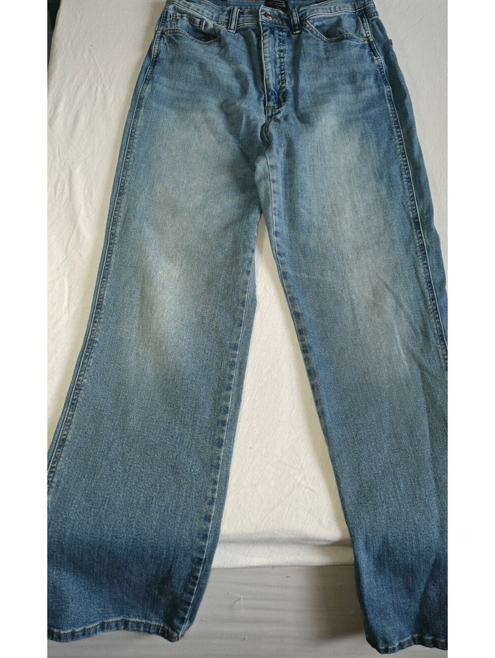 Scoop light to medium wash jeans size 8